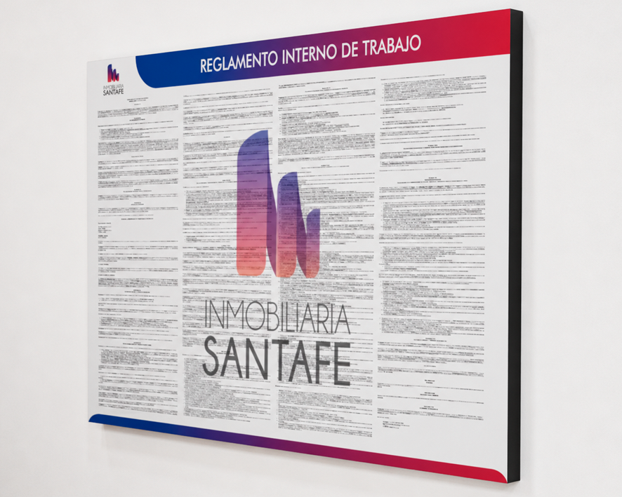 Reglamento Interno de Trabajo en Retablo en madera, instalado en oficina empresarial