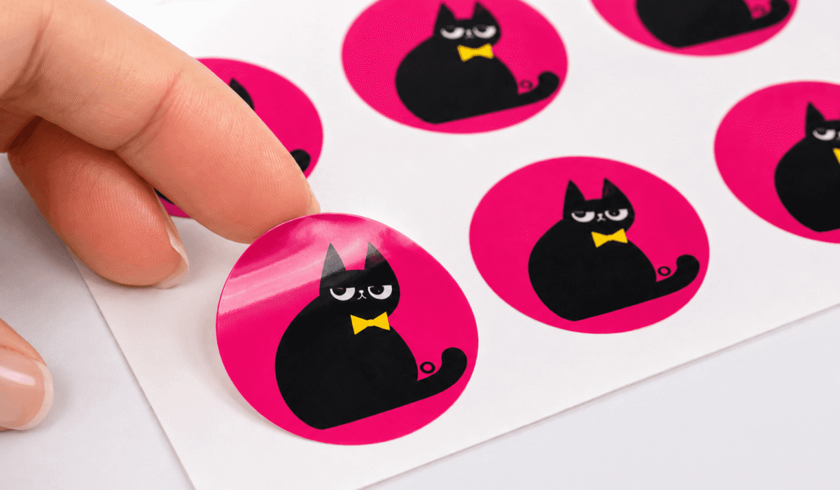 Stickers adhesivos personalizados impresos en vinilo brillante en Bogotá por Pixelart