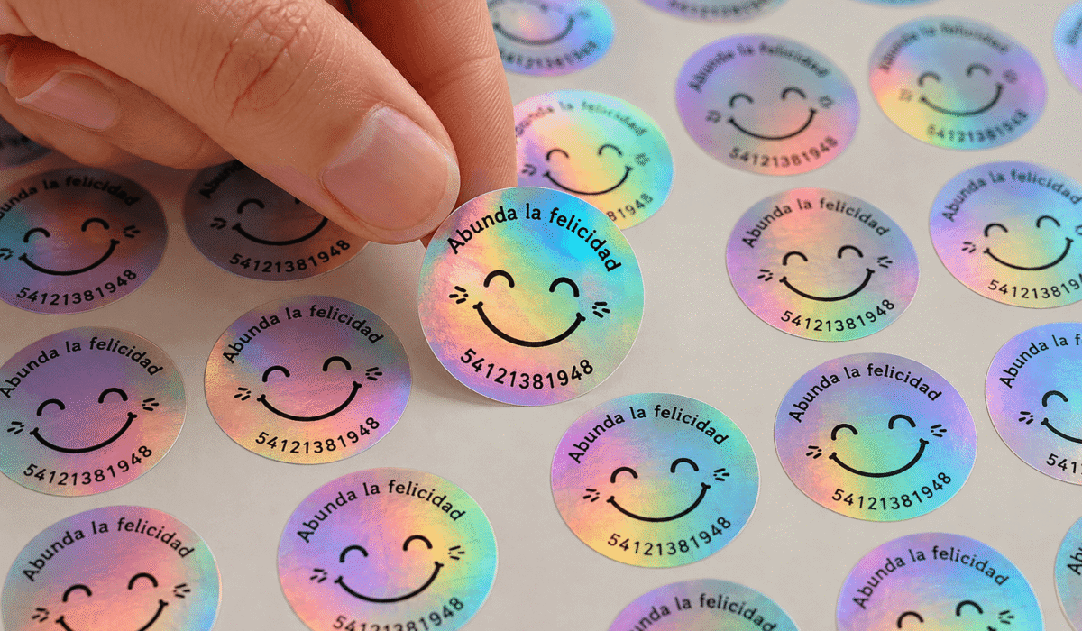 Stickers adhesivos personalizados impresos en vinilo holografico en Bogotá por Pixelart